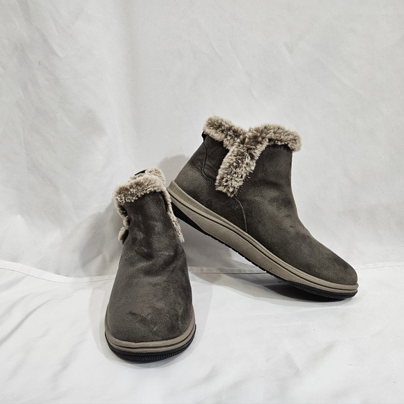 Clarks Shoes - Clarks cloudsteppers ankle bootie boot women's size 6.5